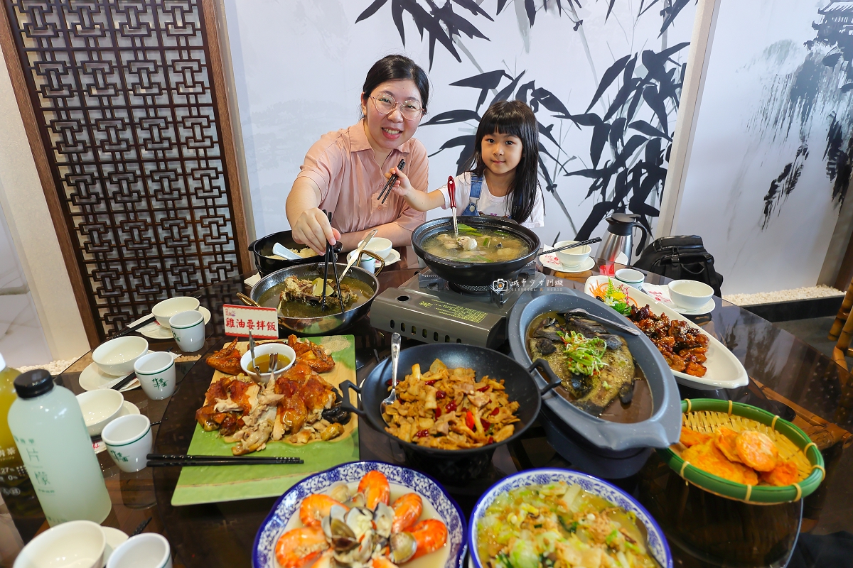 [嘉義美食]招牌甕仔雞皮酥肉嫩，全台獨創甕缸烘烤泰國蝦，民雄餐廳推薦｜竹香園甕缸雞民雄店 @城市少女阿璇