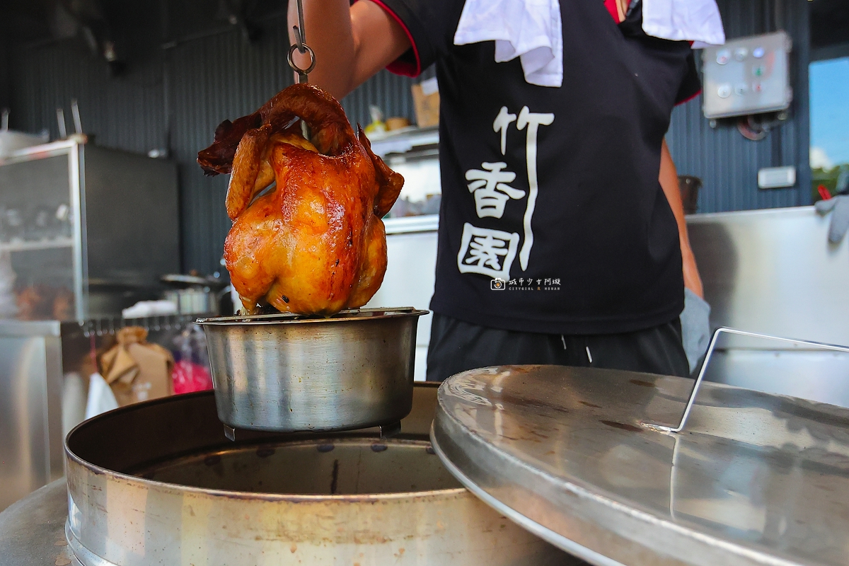 [嘉義美食]招牌甕仔雞皮酥肉嫩，全台獨創甕缸烘烤泰國蝦，民雄餐廳推薦｜竹香園甕缸雞民雄店 @城市少女阿璇