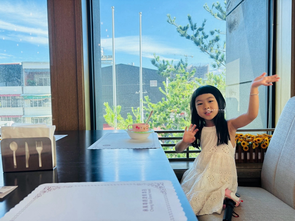 [南投住宿]埔里親子飯店推薦｜尊爵房、親子房、豪華房一次開箱，百坪遊戲室、SPA泳池、360度景觀餐廳｜承萬尊爵度假酒店 @城市少女阿璇