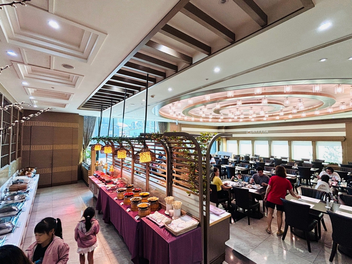 [南投住宿]埔里親子飯店推薦｜尊爵房、親子房、豪華房一次開箱，百坪遊戲室、SPA泳池、360度景觀餐廳｜承萬尊爵度假酒店 @城市少女阿璇