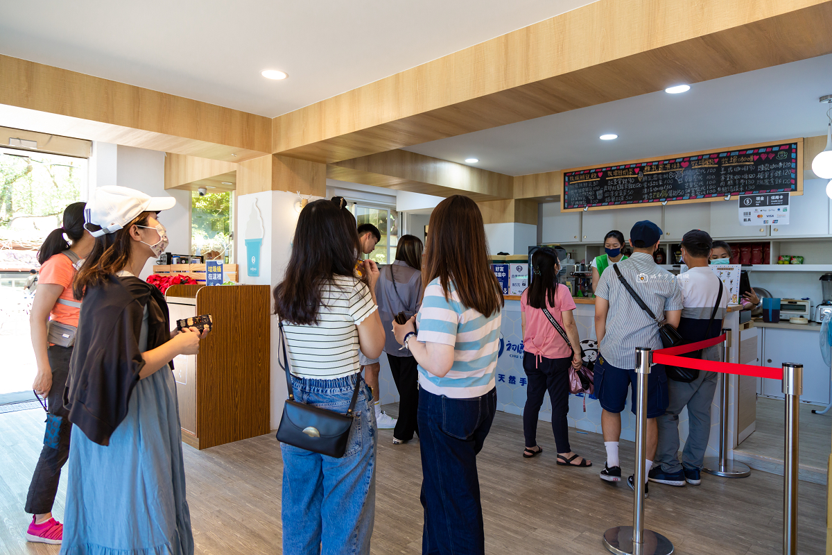[台東景點]初鹿牧場｜台東經典親子景點！餵動物、逛大草原、鮮乳冰淇淋必吃 @城市少女阿璇