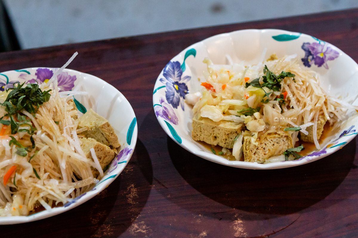 [花蓮美食]玉里橋頭臭豆腐花蓮店｜不用跑玉里也吃得到！酥脆臭豆腐配滿滿泡菜 @城市少女阿璇