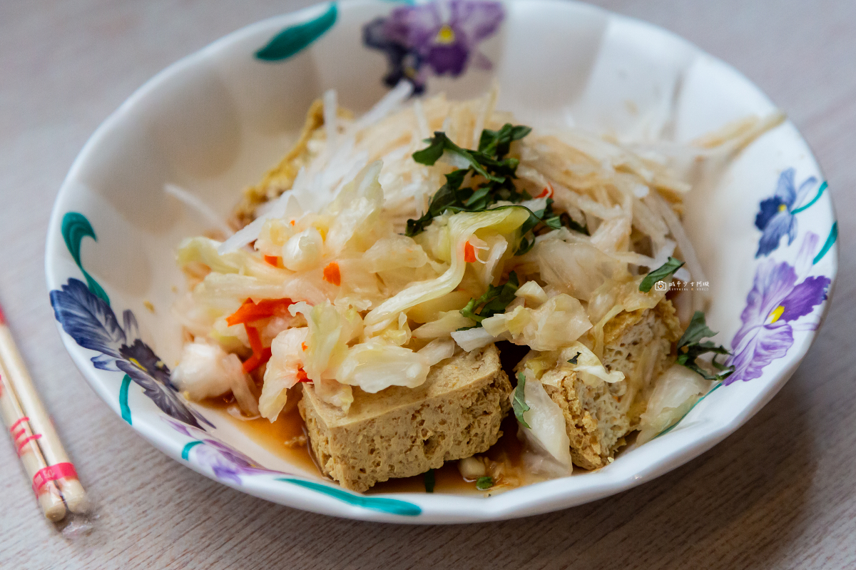 [花蓮美食]玉里橋頭臭豆腐花蓮店｜不用跑玉里也吃得到！酥脆臭豆腐配滿滿泡菜 @城市少女阿璇