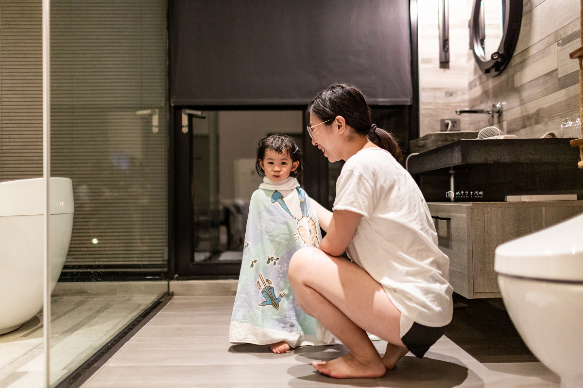 [花蓮住宿]漫漫日出｜打開陽台門就是太平洋！海景浴缸、步行東大門夜市，住進海濱第一排 @城市少女阿璇
