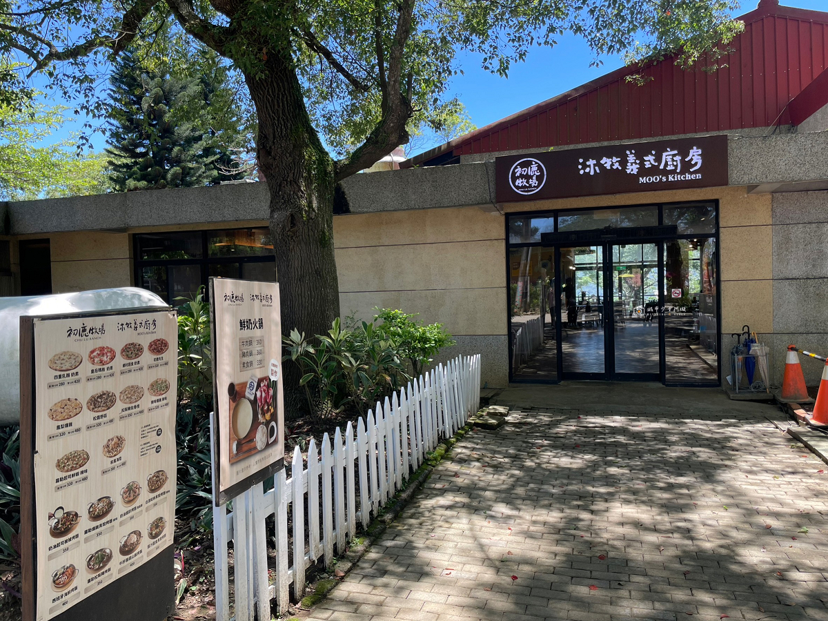 [台東景點]初鹿牧場｜台東經典親子景點！餵動物、逛大草原、鮮乳冰淇淋必吃 @城市少女阿璇