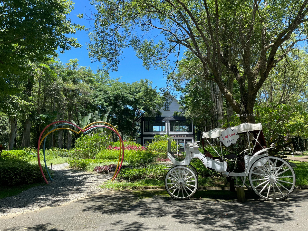 [台東景點]初鹿牧場｜台東經典親子景點！餵動物、逛大草原、鮮乳冰淇淋必吃 @城市少女阿璇