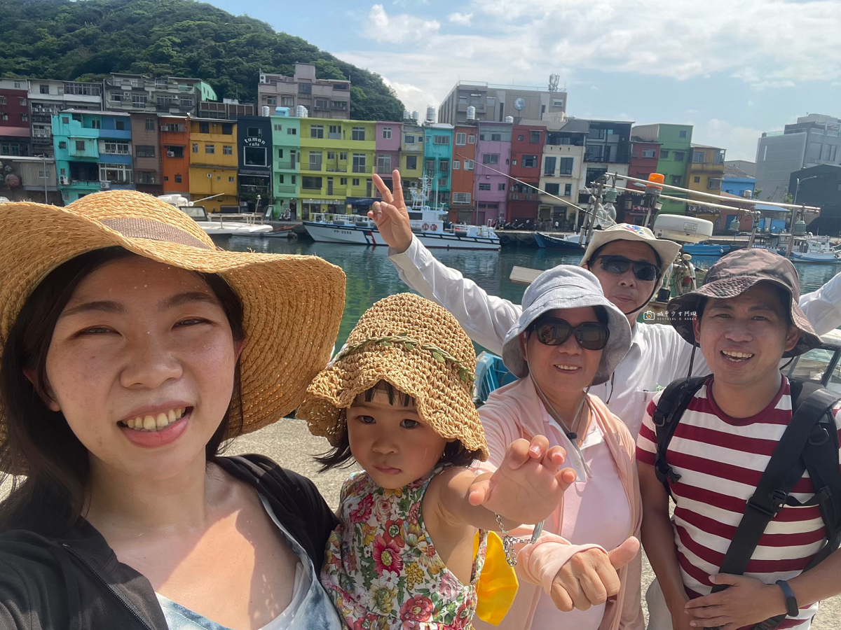 [基隆景點]正濱漁港彩色屋｜基隆超人氣打卡景點！藍天、漁港與繽紛彩色屋一次入鏡 @城市少女阿璇
