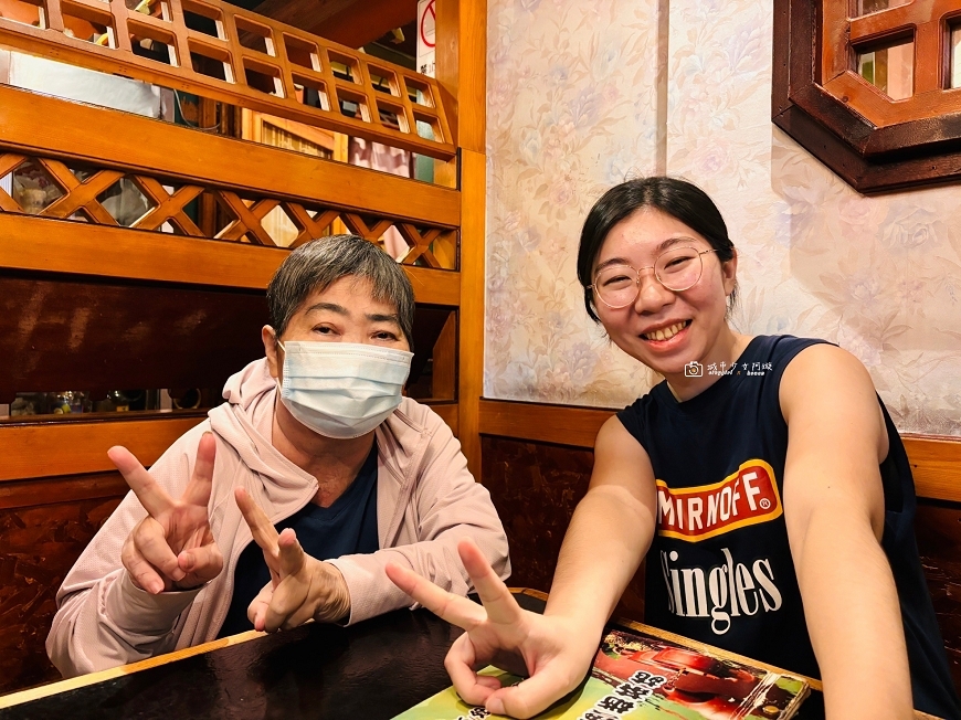 [台南美食]在復古包廂裡喝巨大杯珍珠奶茶！營業到凌晨2點、聊天聚餐不限時｜茶大文化藝術茶苑 @城市少女阿璇
