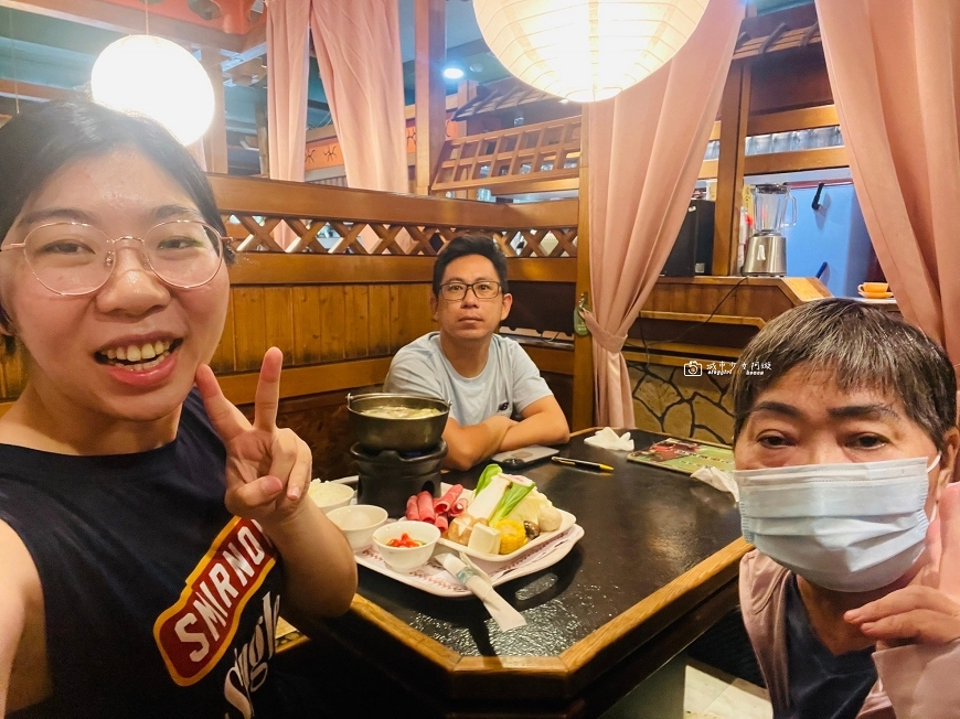 [台南美食]在復古包廂裡喝巨大杯珍珠奶茶！營業到凌晨2點、聊天聚餐不限時｜茶大文化藝術茶苑 @城市少女阿璇