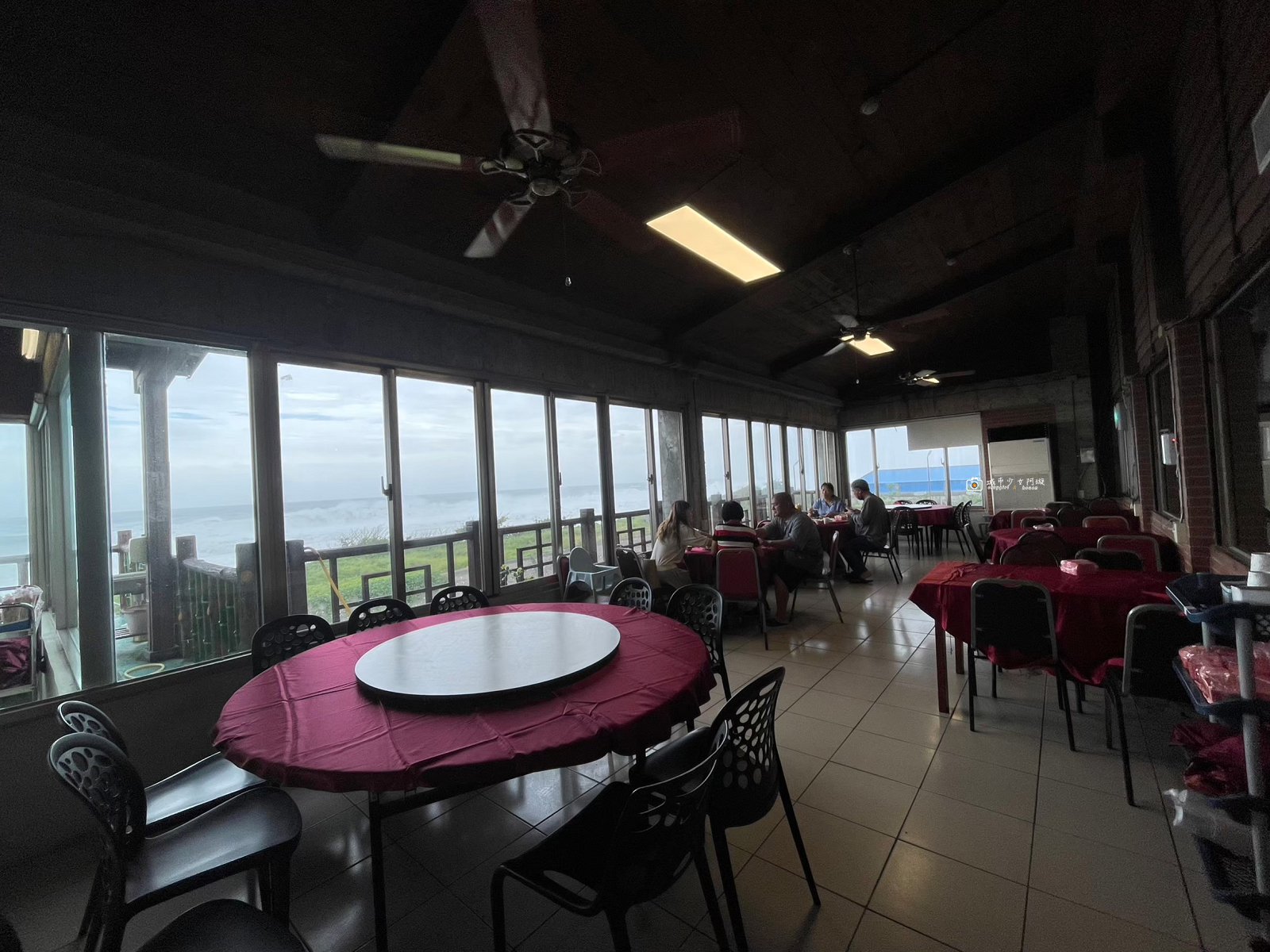 [花蓮美食]055龍蝦海鮮餐廳｜龍蝦自己挑、海鮮明碼標價！花蓮壽豐平價海鮮推薦 @城市少女阿璇