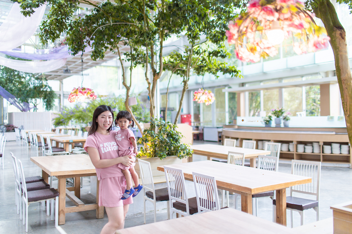 [宜蘭景點] 香草菲菲芳香植物博物館｜夢幻玻璃花園餐廳、二樓空中走道、親子遊戲區 @城市少女阿璇