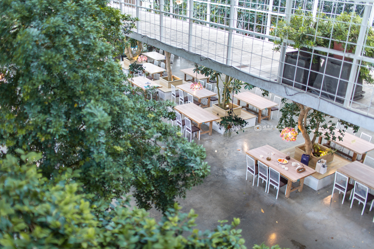 [宜蘭景點] 香草菲菲芳香植物博物館｜夢幻玻璃花園餐廳、二樓空中走道、親子遊戲區 @城市少女阿璇