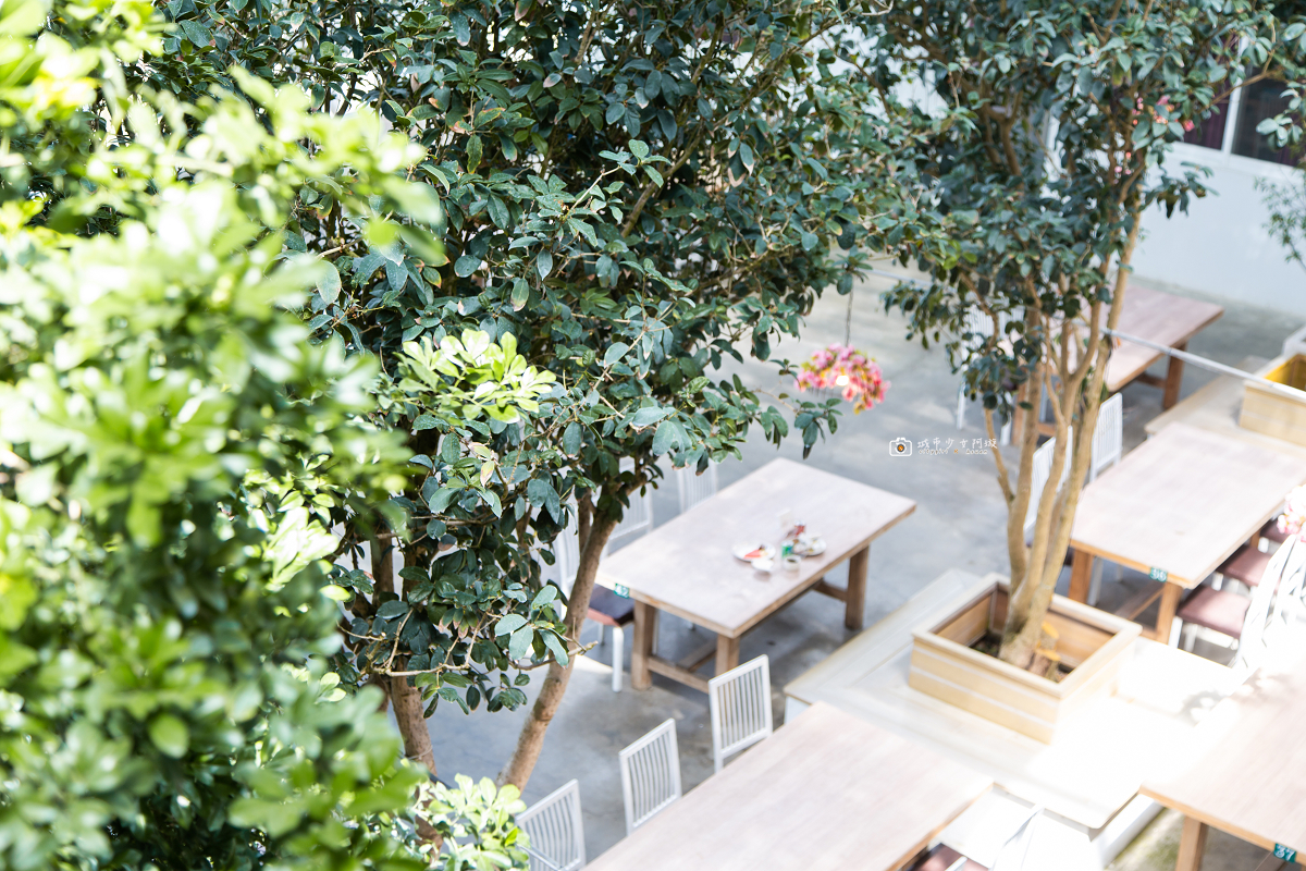 [宜蘭景點] 香草菲菲芳香植物博物館｜夢幻玻璃花園餐廳、二樓空中走道、親子遊戲區 @城市少女阿璇