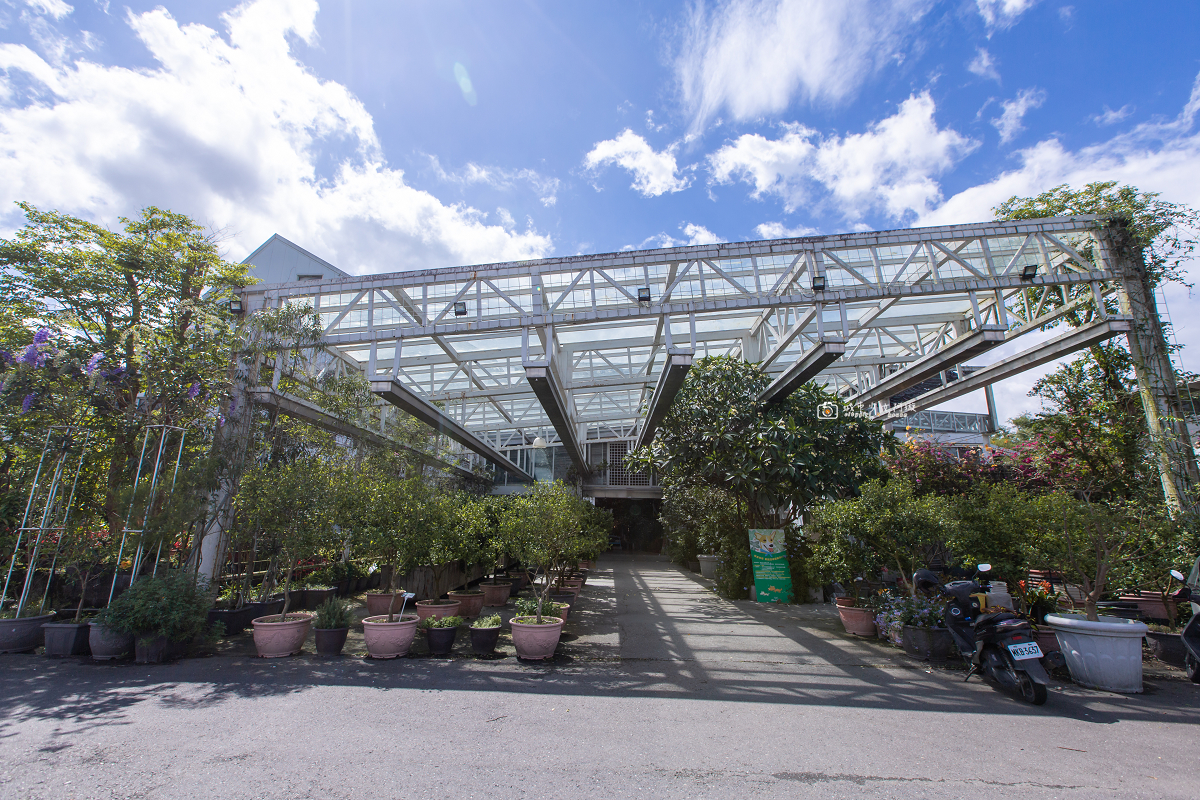 [宜蘭景點] 香草菲菲芳香植物博物館｜夢幻玻璃花園餐廳、二樓空中走道、親子遊戲區 @城市少女阿璇