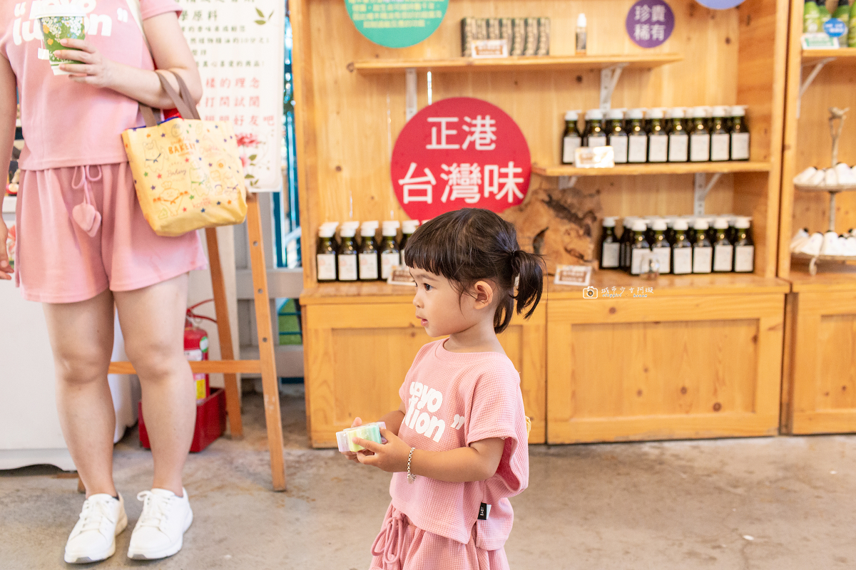 [宜蘭景點] 香草菲菲芳香植物博物館｜夢幻玻璃花園餐廳、二樓空中走道、親子遊戲區 @城市少女阿璇