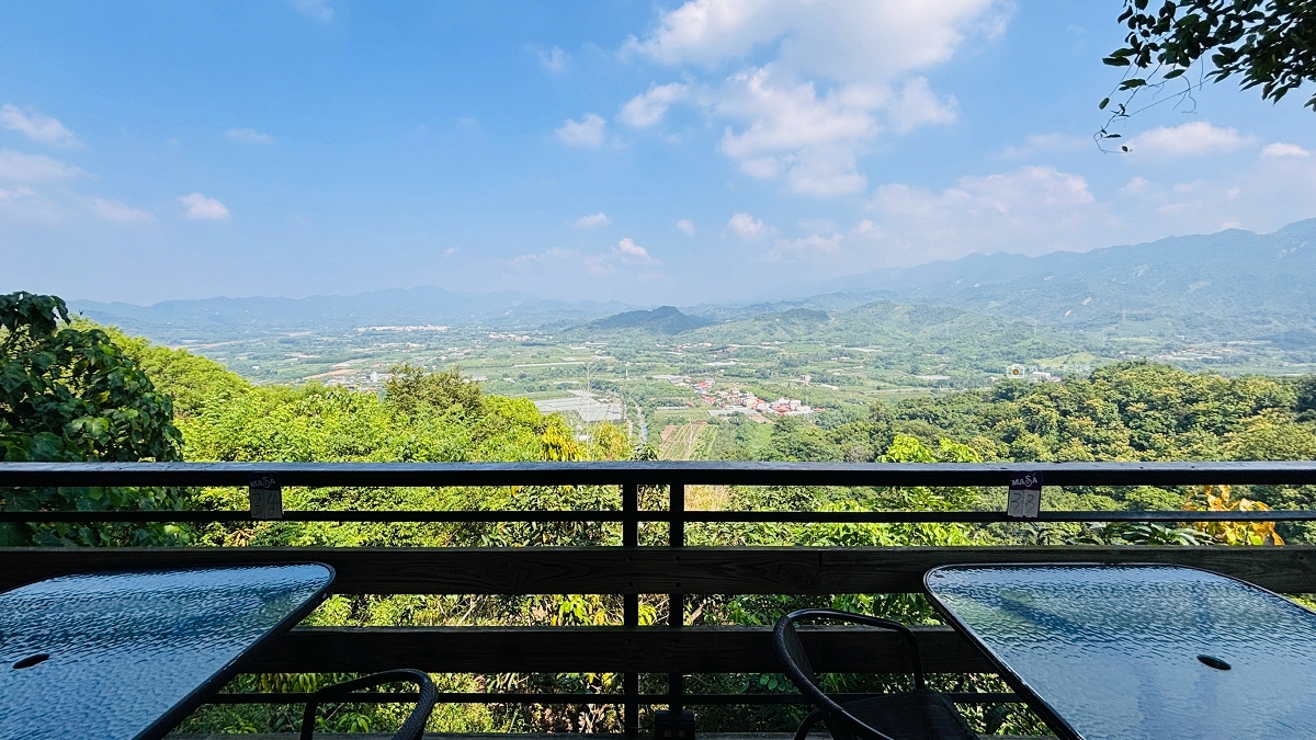 [台南景點] 玉井虎頭山瑪莎園｜俯瞰山景的老牌景觀餐廳，玻璃屋與庭園美景，在地水果入菜 @城市少女阿璇