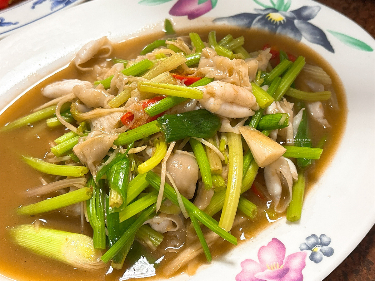 [嘉義美食] 大埔佳香餐飲部｜臉盆大的砂鍋魚頭超浮誇！曾文水庫大埔必吃美食 @城市少女阿璇