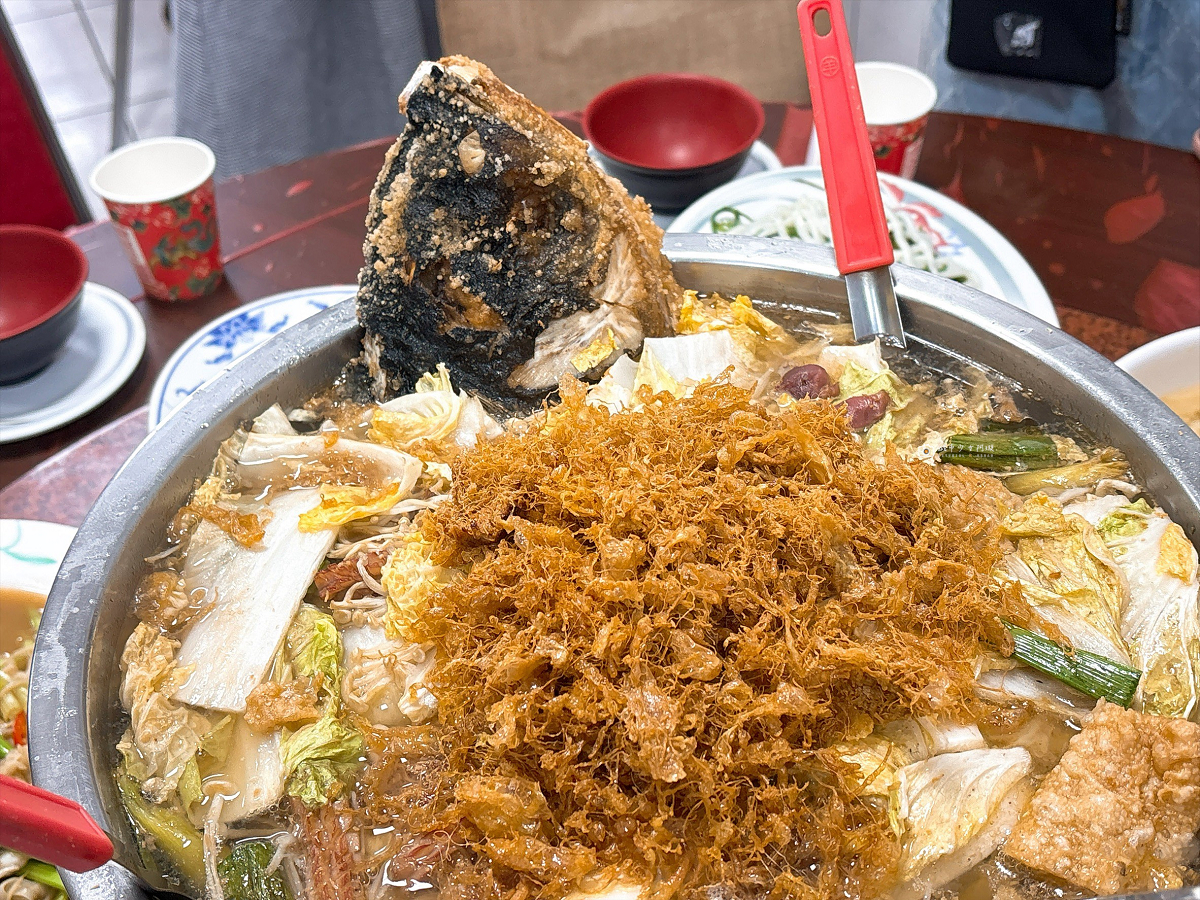 [嘉義美食] 大埔佳香餐飲部｜臉盆大的砂鍋魚頭超浮誇！曾文水庫大埔必吃美食 @城市少女阿璇