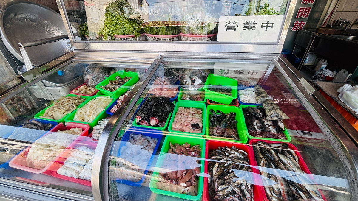 [嘉義美食] 大埔佳香餐飲部｜臉盆大的砂鍋魚頭超浮誇！曾文水庫大埔必吃美食 @城市少女阿璇
