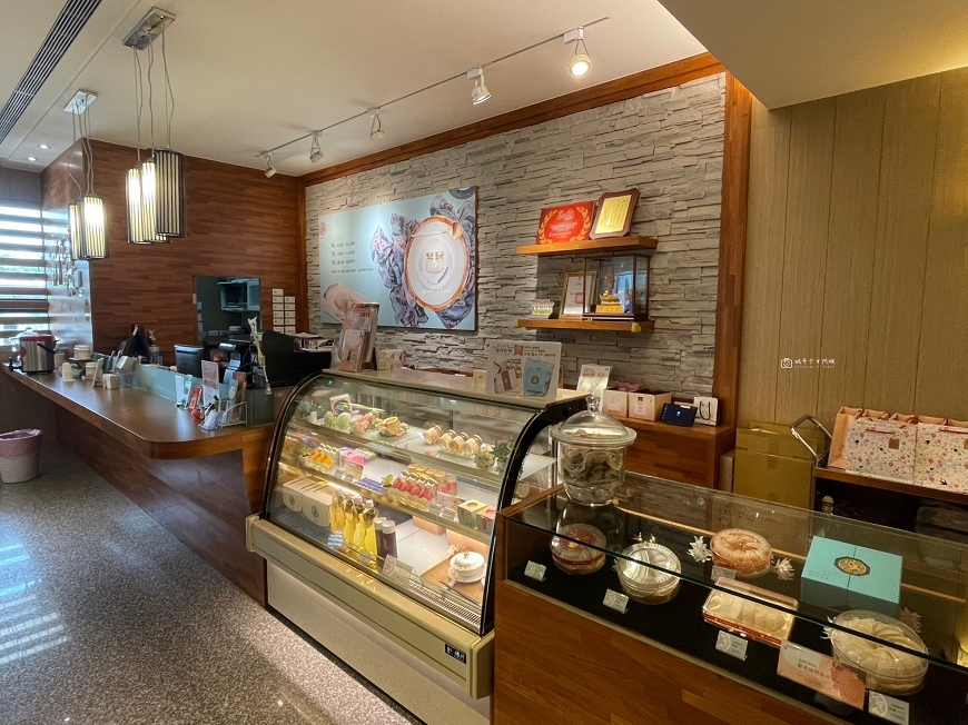 [台南景點] 新百祿燕窩觀光工廠｜免費參觀認識燕窩，冰糖燕窩DIY自己挑燕毛 @城市少女阿璇