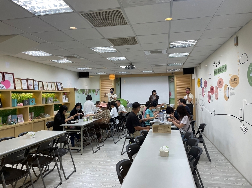 [台南景點] 新百祿燕窩觀光工廠｜免費參觀認識燕窩，冰糖燕窩DIY自己挑燕毛 @城市少女阿璇