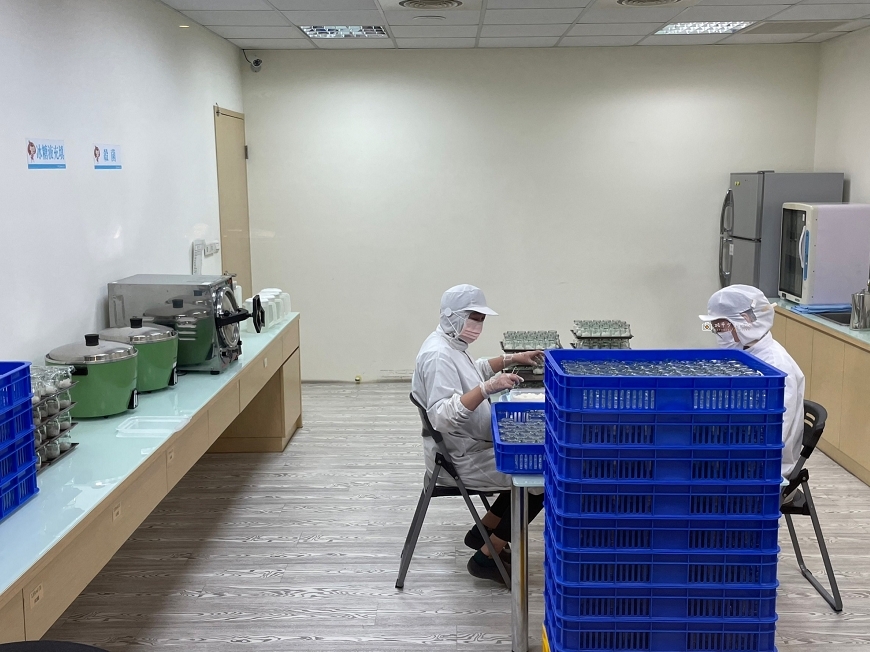 [台南景點] 新百祿燕窩觀光工廠｜免費參觀認識燕窩，冰糖燕窩DIY自己挑燕毛 @城市少女阿璇