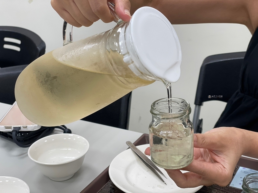 [台南景點] 新百祿燕窩觀光工廠｜免費參觀認識燕窩，冰糖燕窩DIY自己挑燕毛 @城市少女阿璇