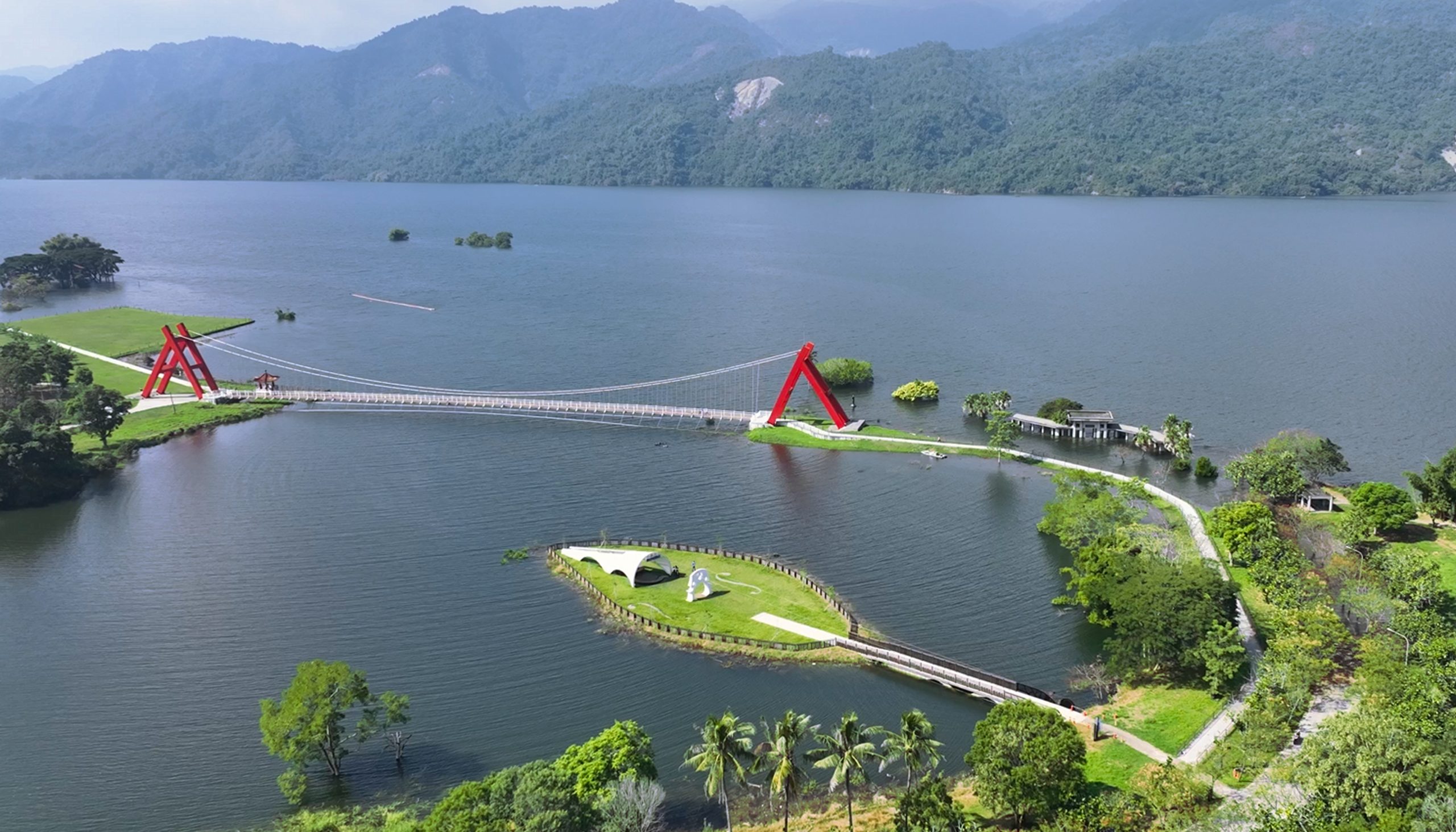 [嘉義景點] 大埔半日遊｜免費接駁車、漂流木提琴 DIY、曾文水庫風景 @城市少女阿璇
