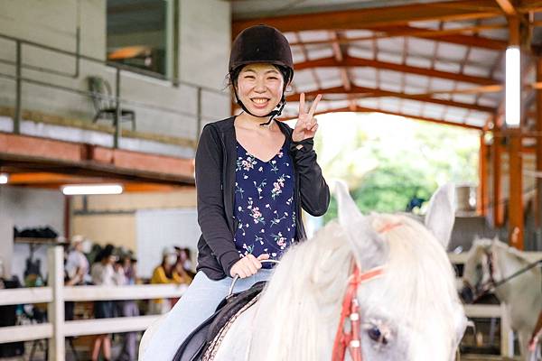 [台南景點]免門票馬場 近距離餵食可愛動物 騎馬體驗超療癒│台灣馬樂活山莊 @城市少女阿璇