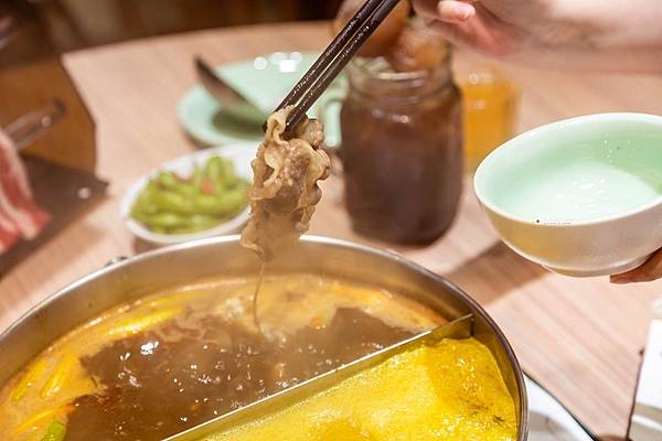 [台南美食]新營人氣麻辣鍋 在地老饕推薦 網美風質感餐廳 │洪昌麻辣鴛鴦火鍋-新營店 @城市少女阿璇